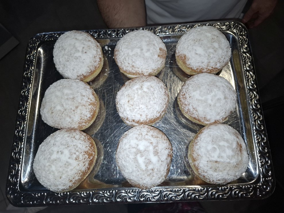 Nein, wir haben nicht darauf vergessen! Als Nachspeise stehen selbstverständlich frische Faschingskrapfen am Programm.