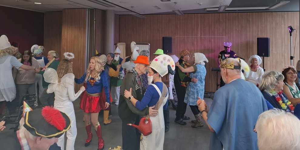 Hiermit ist die Tanzfläche offiziell eröffnet.