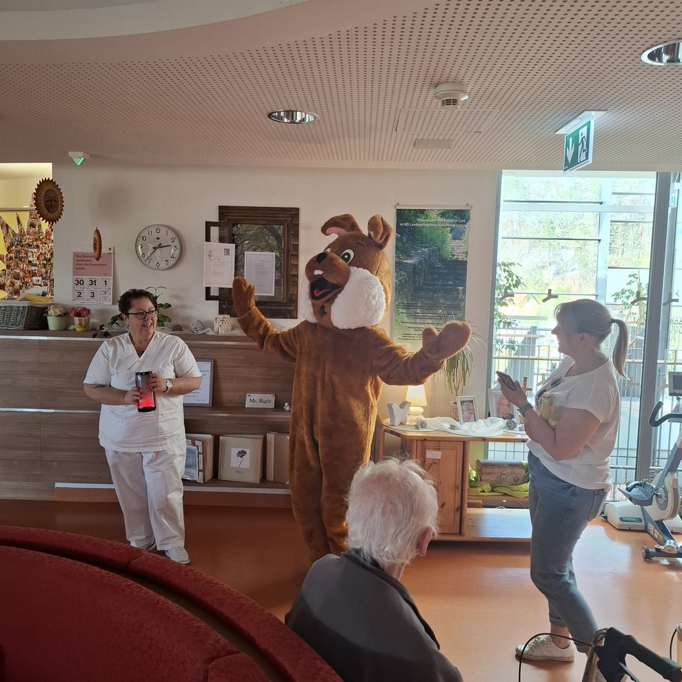 Hallihallöchen, ich wünsch' euch frohe Ostern! Heute sind wir alle froh, froher, am frohsten! 