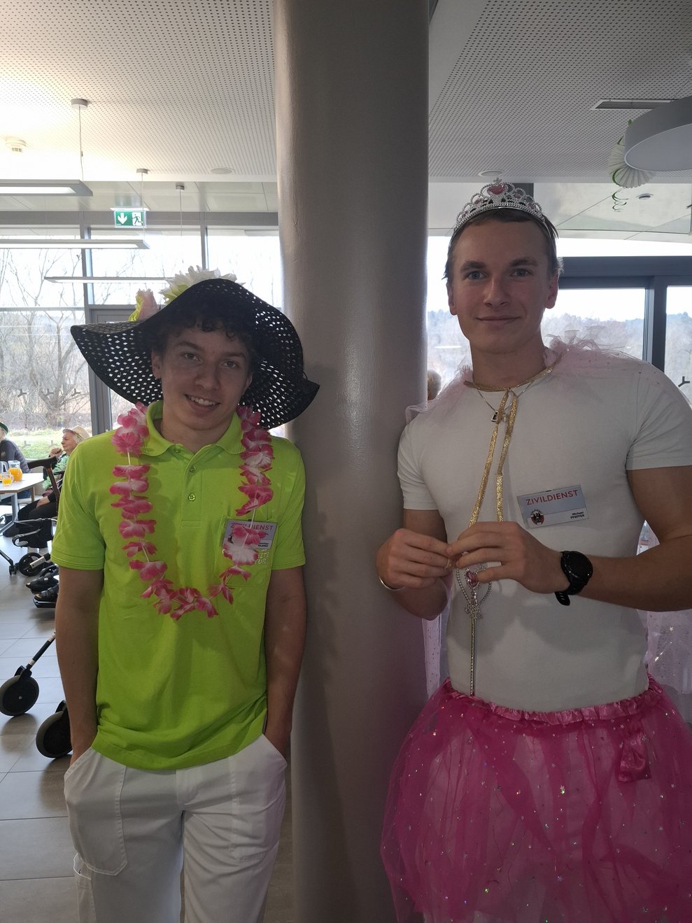 Unsere Zivildiener Maximilian und Michael brauchen eine kleine Verschnaufpause.