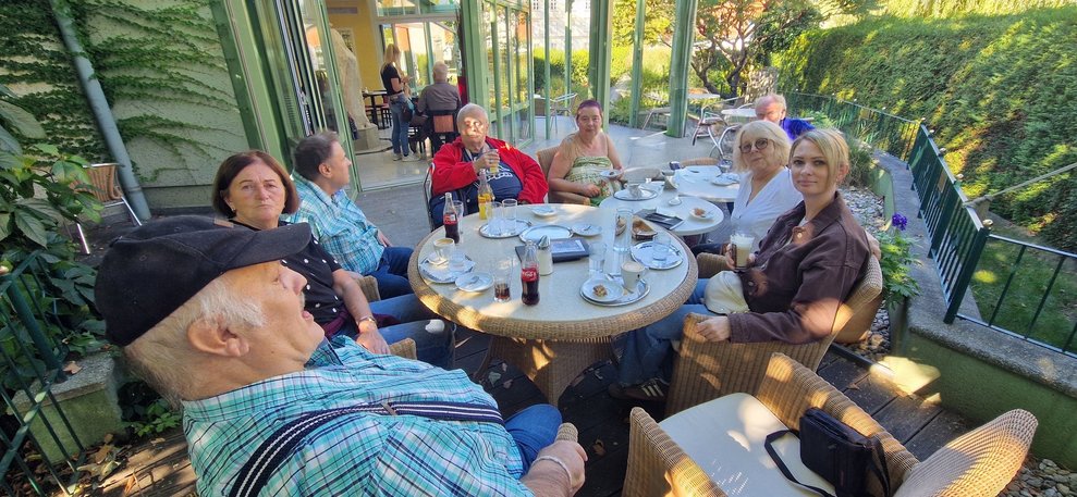Ein Päuschen in Ehren kann niemand verwehren. Entspannung pur im Cafe Nöbauer.