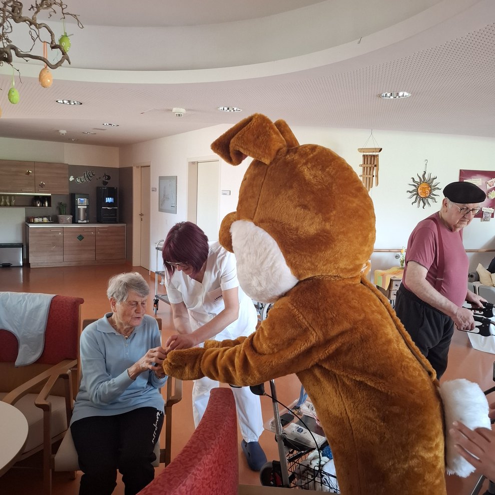 Mit den besten Wünschen zum Osterfest für Sie, Frau Lechner.