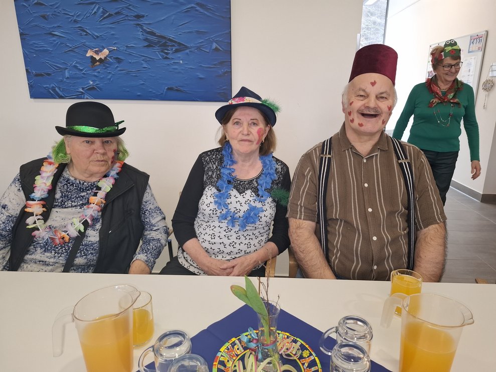 Wir haben besonderes Glück mit unserem Tisch und können das Geschehen aus der ersten Reihe mitverfolgen.