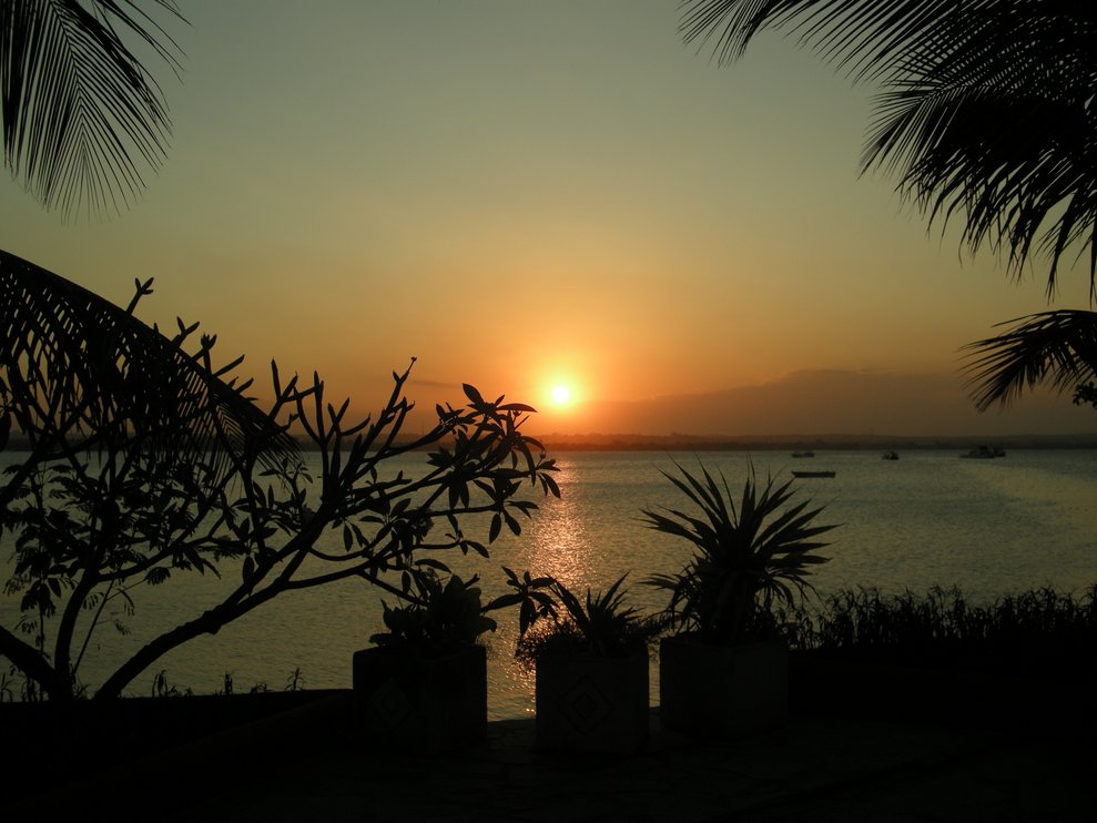 Wie dieser unglaublich schöne Sonnenuntergang in Afrika das Ende eines Tages ankündigt, kündigt er heute das Ende eines unglaublich schönen Vortrages an.