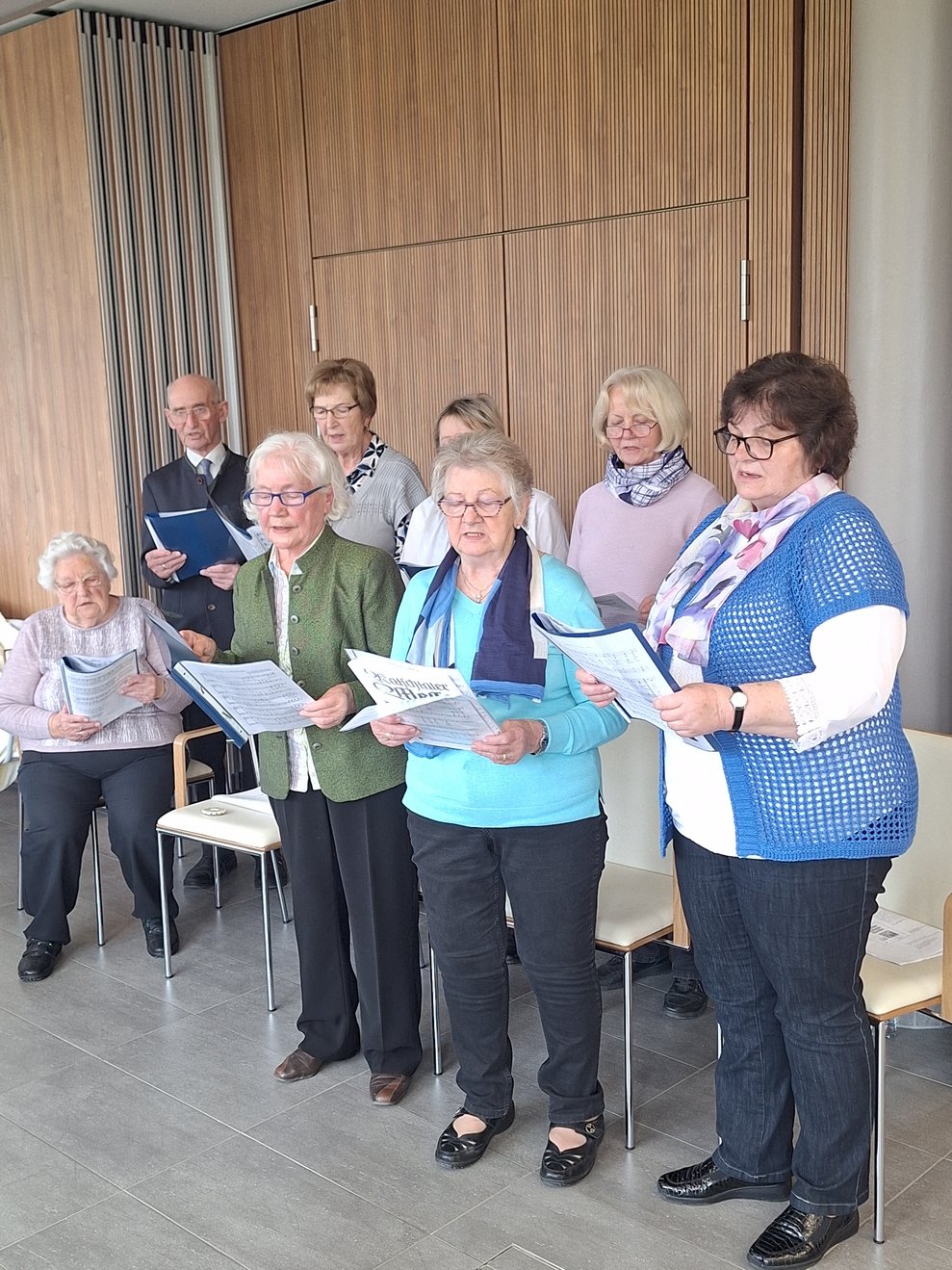 Gestaltet wird der Gottesdienst von musikbegeisterten Damen und Herren aus Zöbern. An dieser Stelle vielen, vielen Dank an unsere ehrenamtliche Mitarbeiterin Frau Gräf für die Organisation!