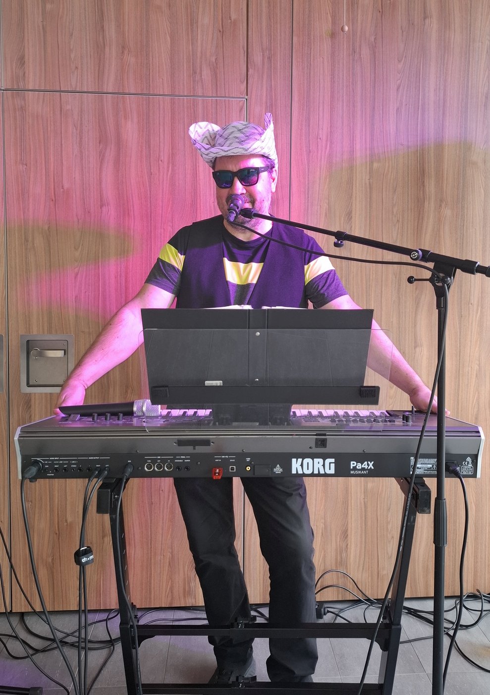 Musikalisch werden wir heute wieder in bestens bewährter Art und Weise von Klaus Kodnar betreut.