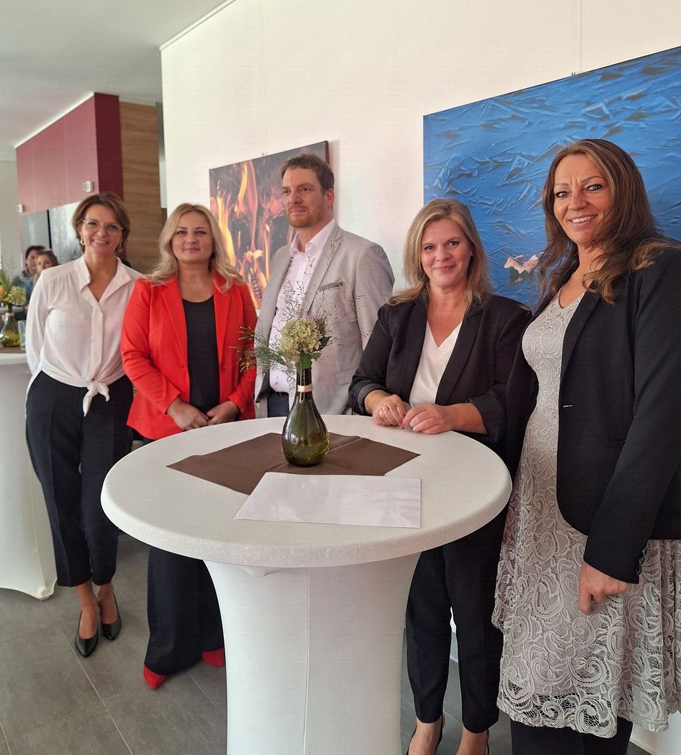 EAB Esther Ziegler, Pflegedirektorin Gabriela Blahova, interim. Kfm. Direktor Stefan Bernhard, PBM Helga Gruber und PBM Eva Maria Janda freuen sich auf ein schönes Jubiläumsfest.